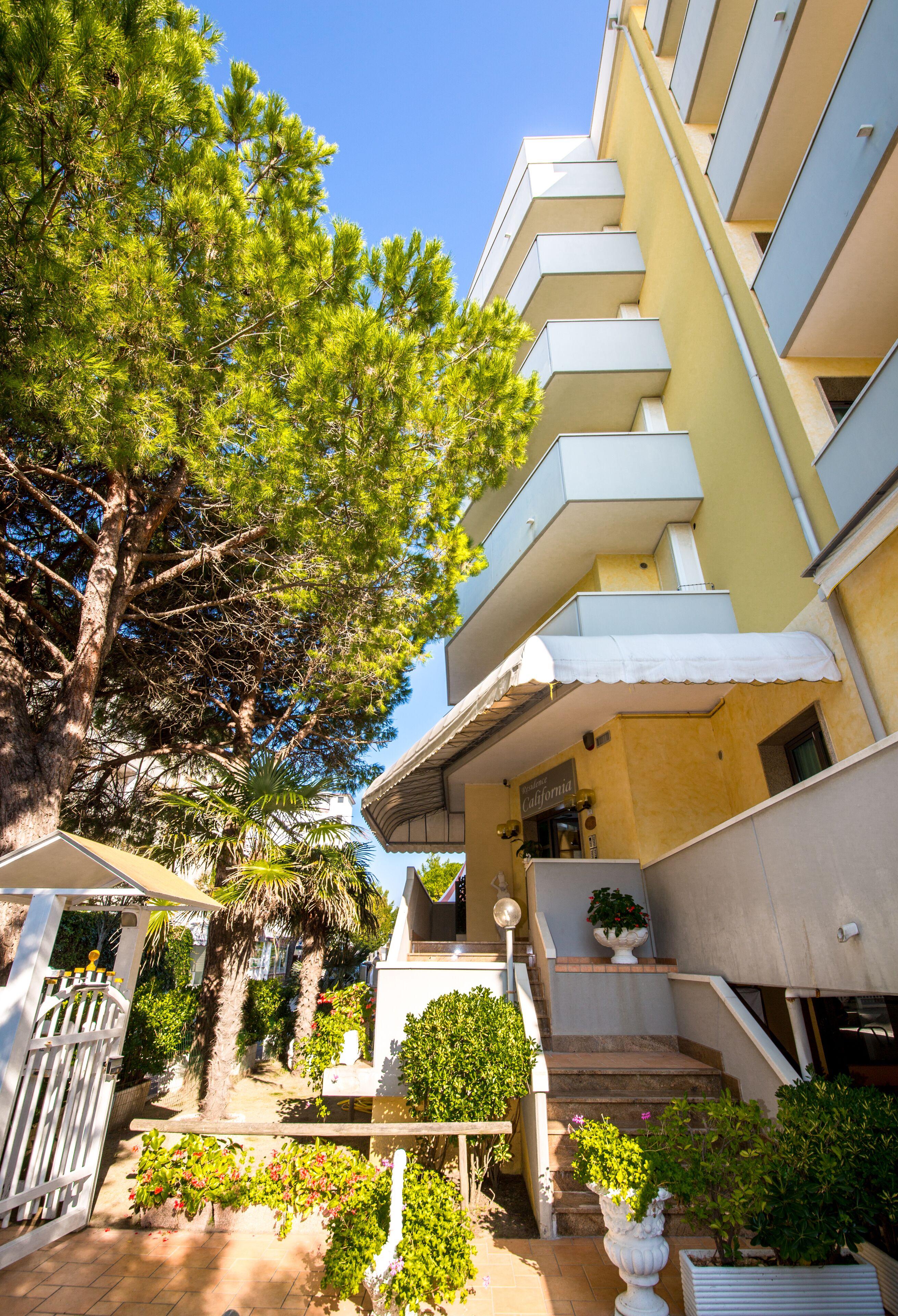 California Aparthotel