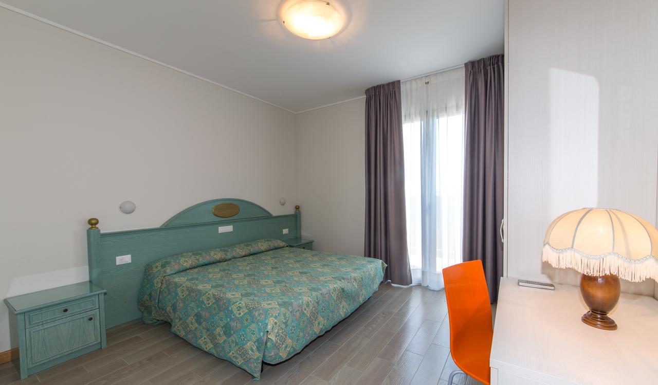 Aparthotel California 4*