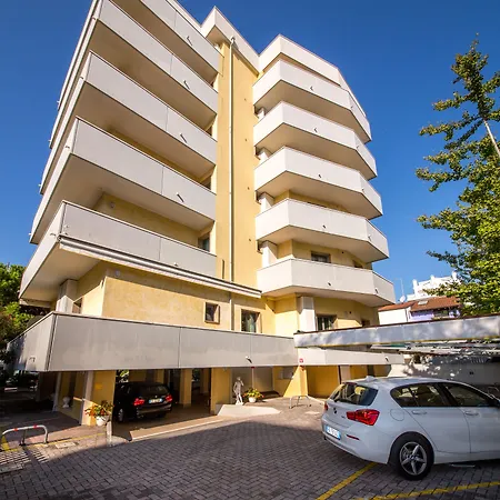 Aparthotel California 4*