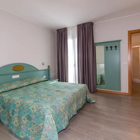 Aparthotel California 4*