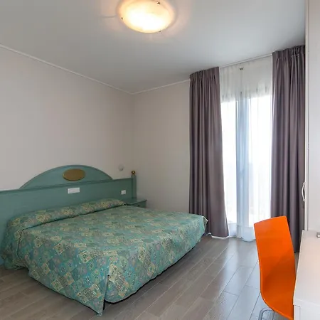 Aparthotel California 4*