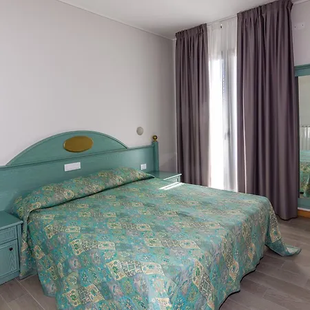 Aparthotel California 4*