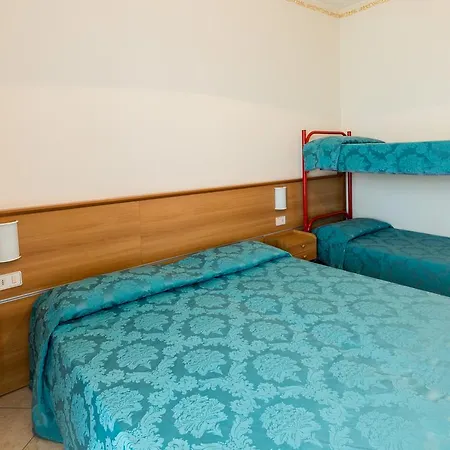 Aparthotel California 4*