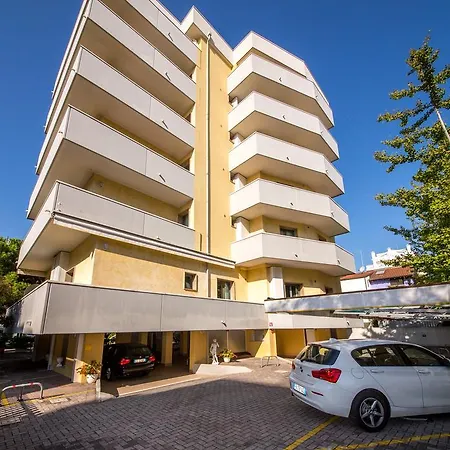 Aparthotel California 4*