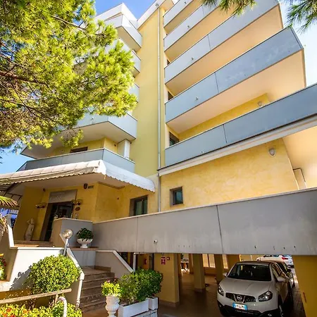 Aparthotel California 4*