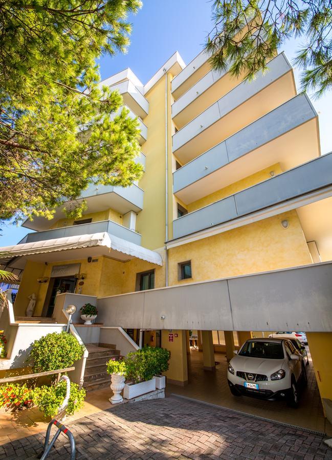 Aparthotel California *